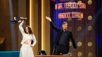 mario pergolini le regalo a rosalia la camiseta de boca: la reaccion de la cantante mario pergolini le regalo a rosalia la camiseta de boca: la reaccion de la cantante