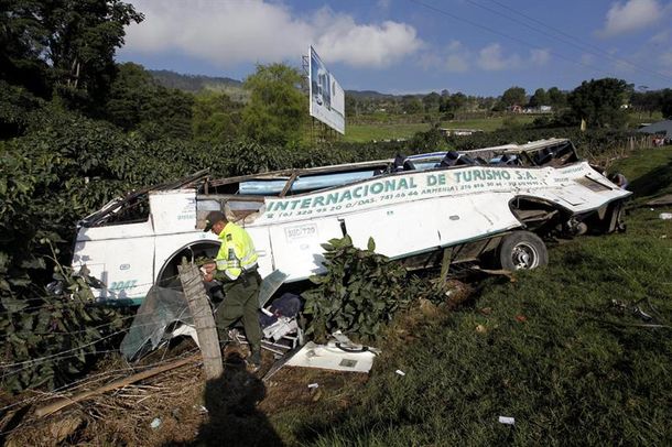 Accidente fatal en Colombia: un micro se quedó sin frenos y murieron 27 pasajeros