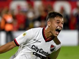 Newells venció a Arsenal por 2-0 en Rosario