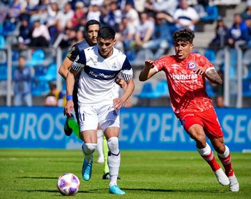 Gimnasia y Argentinos empatan en una final por la entrada a la Copa Libertadores