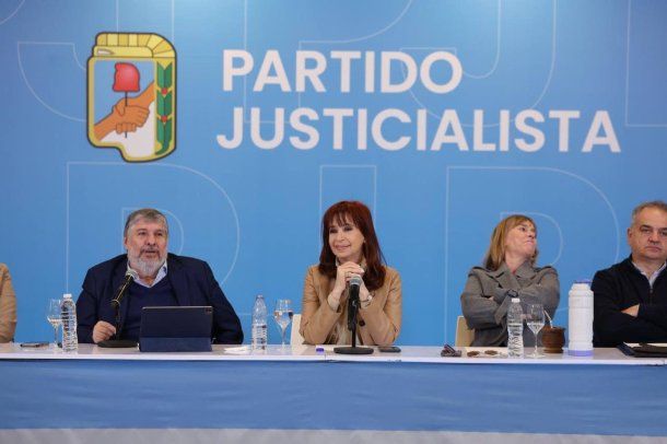 Cristina Kirchner con senadores