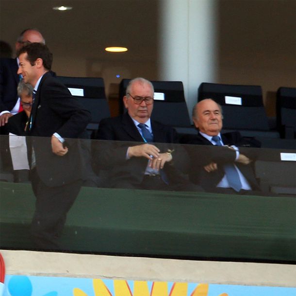 Grondona admitió que tal vez la sanción a Luis Suárez fue apresurada