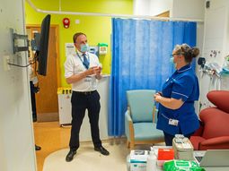 Comenzó la vacunación masiva contra el coronavirus en Reino Unido