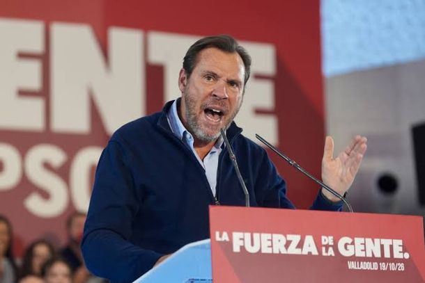 Sirve de ejemplo: un ministro de Pedro Sánchez usó a Javier Milei para atacar a la derecha y agradeció su visita