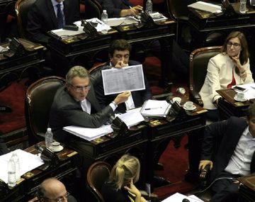 Rossi a Peña: La ética de su gobierno es tan invisible como el crecimiento económico