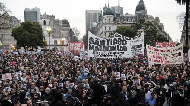 Marcha por la aparición con vida de Santiago Maldonado en Plaza de Mayo
