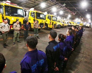 Bomberos de la Ciudad partieron hacia Chubut para colaborar con el combate al fuego