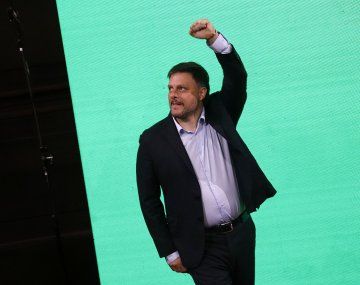 Leandro Santoro en el cierre de campaña. Foto: Noticias Argentinas.