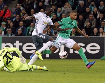 Sergio Romero, ante un ataque del Saint-Etienne