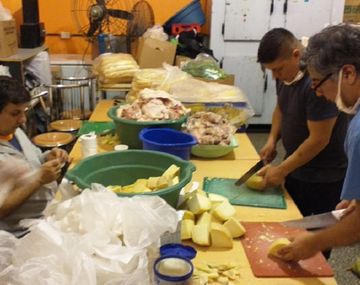 Más de 2 cuadras de fila en un comedor: La gente es agradecida