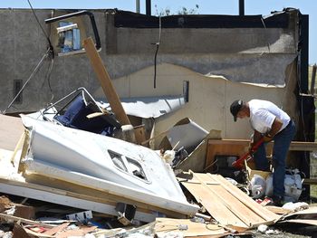 Ascienden a nueve los muertos por los tornados en Oklahoma