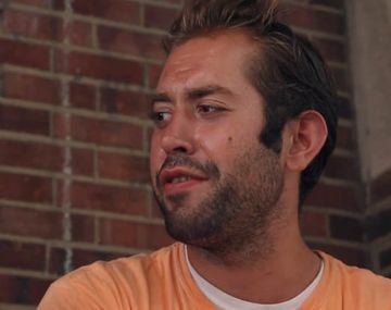 Insólito: indigente aprovecha su belleza para pasar la noche en la casa de mujeres