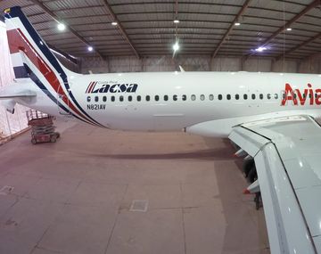 Avianca suma a su colección vintage un avión con livery retro de  LACSA en los años 90