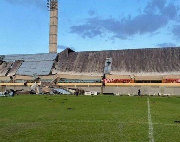 Brasil: se derrumbó la tribuna de una cancha durante un partido de fútbol