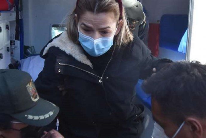 Jeanine Áñez se hizo una autolesión y su abogado dice que intentó quitarse la vida