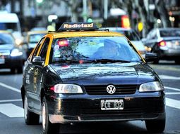 taxistas denuncian ataques en medio del #parodetransporte taxistas denuncian ataques en medio del #parodetransporte