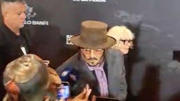 exclusivo: asi llegaba johnny depp a la premiere de modigliani en la argentina exclusivo: asi llegaba johnny depp a la premiere de modigliani en la argentina