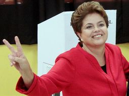 Rousseff se impuso pero habrá segunda vuelta