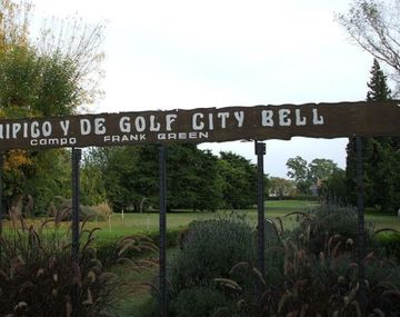 Rompieron la cuarentena para jugar al golf y los detuvieron