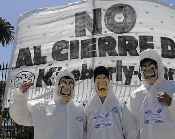 Desalojaron a los trabajadores que ocupaban una papelera en Quilmes: hay 20 detenidos