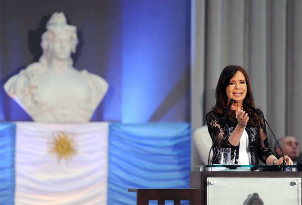 Cristina acusó a policías de organizar la delincuencia para robar durante los saqueos