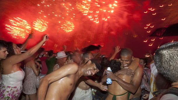 Aseguran que la mejor manera de empezar el año es bailando con un brasileño