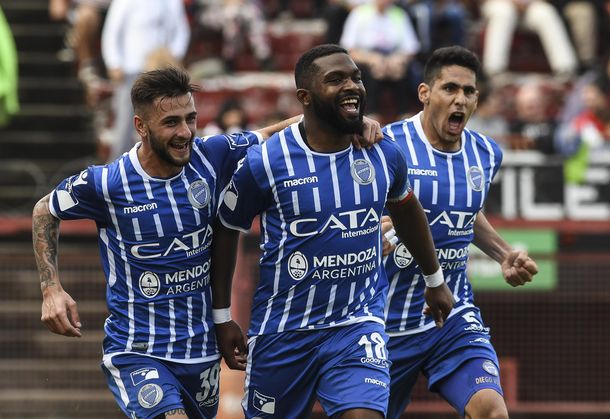 Godoy Cruz alcanzó a Boca en la punta de la Superliga