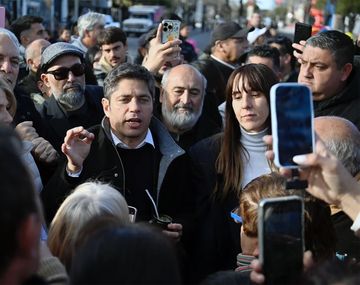 Axel Kicillof cerró la campaña electoral recorriendo obras.