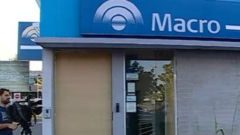 delincuentes robaron $400 mil de un cajero en munro disfrazados de payasos delincuentes robaron $400 mil de un cajero en munro disfrazados de payasos