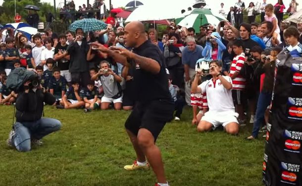 El día que Jonah Lomu enseñó el haka a cientos de chicos argentinos