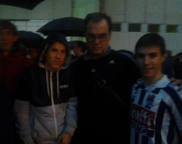 Bielsa hizo la fila para comprar la entrada de un partido