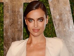 Irina Shayk, con maquillaje estilo mapache y gran escote Irina Shayk, con maquillaje estilo mapache y gran escote