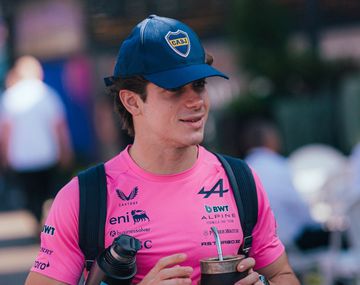 Con una gorra de Boca