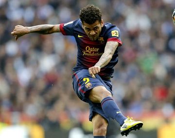 Dani Alves ve a Messi un poco más cabizbajo de lo normal