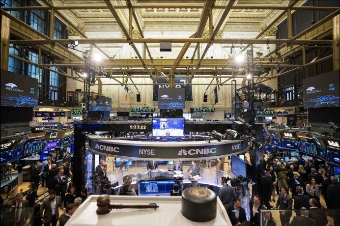 Dólar débil, acciones récord y rendimientos estables, así se comportó el mercado global en 2023