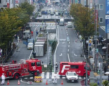 el agujero mide 30 metros de ancho y tiene una profundidad de 15