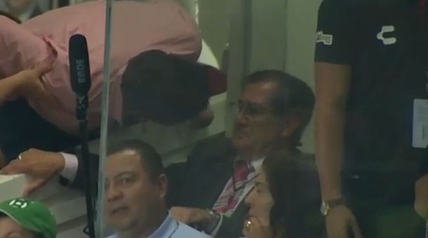 Un conocido de los argentinos: agredieron a Codesal en medio de un partido