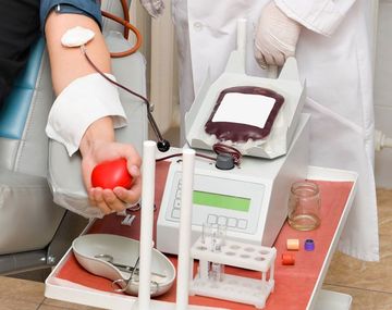 No lo dejaron donar sangre por ser gay y logró un importante cambio