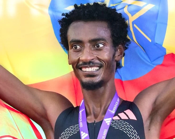 Yomif Kejelcha impuso un récord mundial en la Media Maratón de Buenos Aires