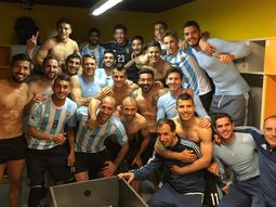 vamos argentina, la foto del festejo en el vestuario vamos argentina, la foto del festejo en el vestuario