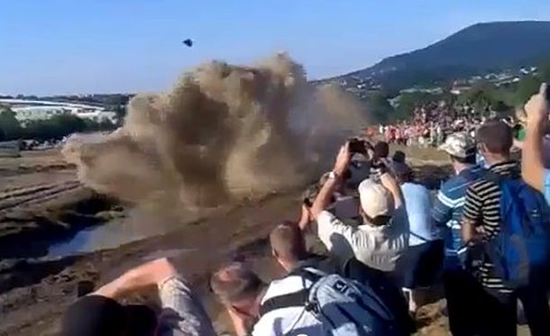 El tanque de guerra que enchastró a una multitud en un desfile