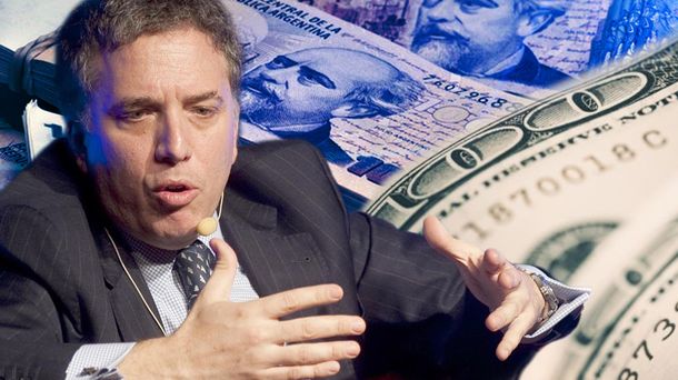 Dujvone pide apostar al peso argentino pero tiene sus bienes en el exterior