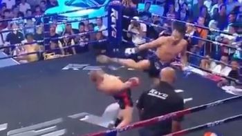 Mirá la perfecta manera de esquivar una patada de este luchador Mirá la perfecta manera de esquivar una patada de este luchador