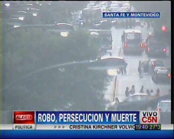 Recoleta: robó, escapaba de la policía y murió al chocar contra un colectivo