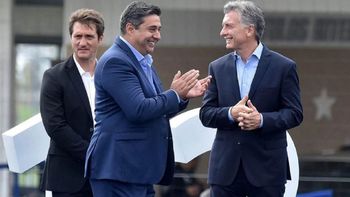en medio de la polemica por el arbitraje, macri recibio a barros schelotto en medio de la polemica por el arbitraje, macri recibio a barros schelotto