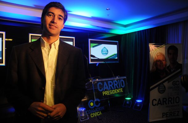 Antes de que lo echen, Adrián Pérez se fue de la CC