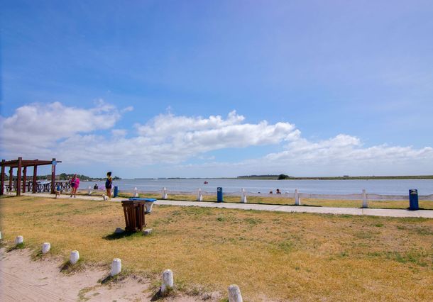 El pueblo con casi nada de habitantes que tiene unas playas hermosas