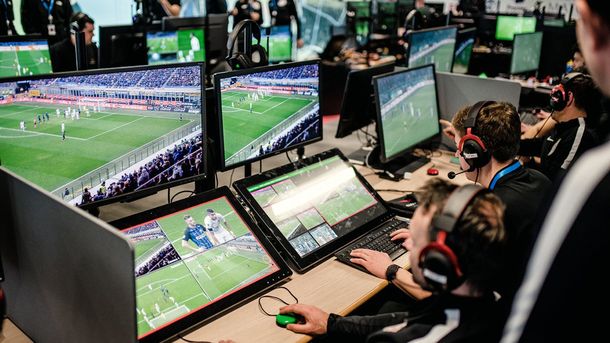 La Premier League busca que las conversaciones entre el árbitro y el VAR sean públicas.&nbsp;