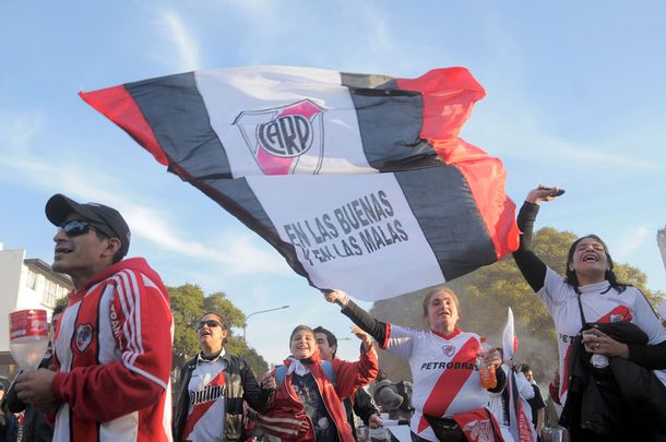 Los famosos saludan a River por el ansiado ascenso