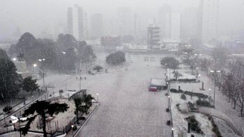 un fugaz pero fuerte temporal con granizo afecto gran parte del conurbano bonaerense un fugaz pero fuerte temporal con granizo afecto gran parte del conurbano bonaerense